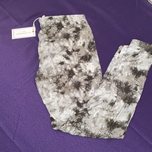 NWT gray white leggings and soft material